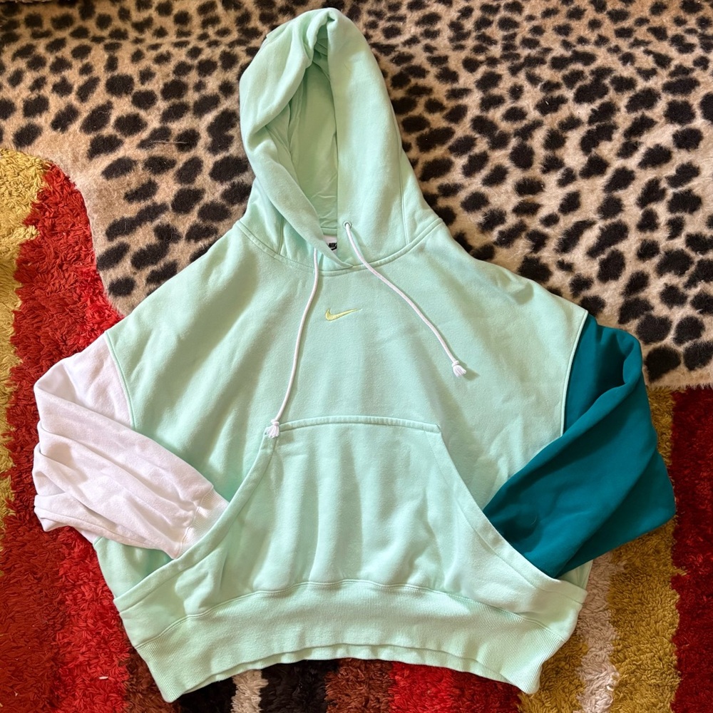 Nike women’s oversized teal turquoise and white pullover hoodie sweatshirt